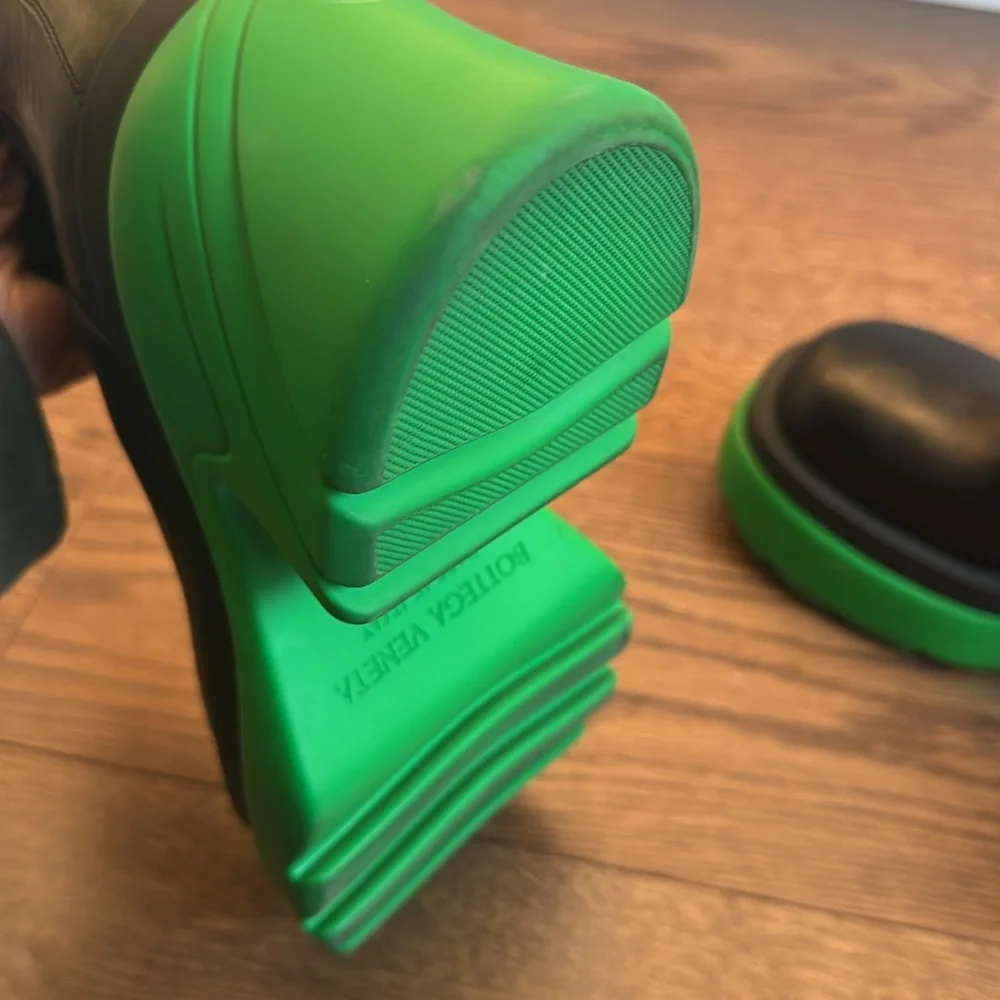 Bottega Veneta Black and Green Falsh Boots with Chunky Sole - Picture 6 of 11